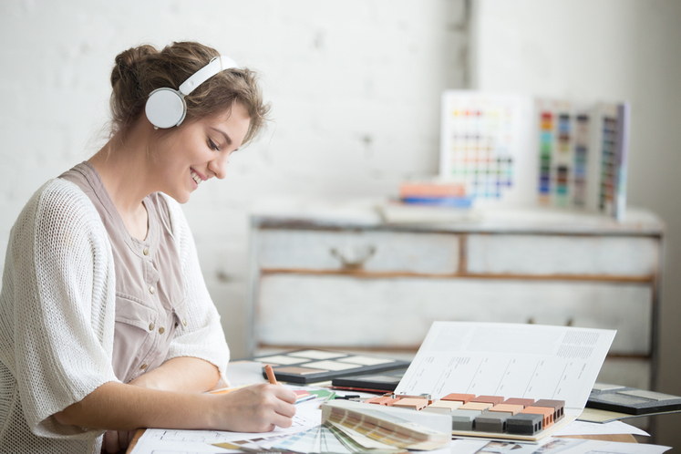 Estudo da Sacem mostra que música contribui com a produtividade no ambiente de trabalho