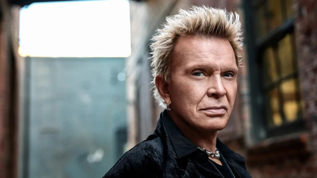 Billy Idol completa 70 anos com clássicos que seguem em destaque