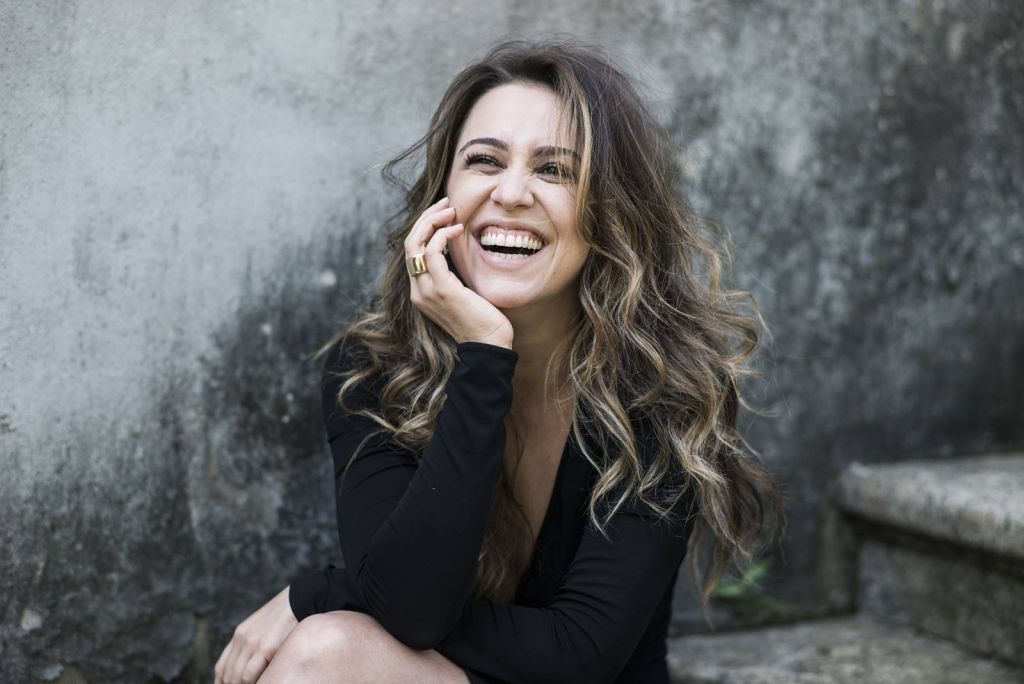 Roberta Sá completa 45 anos e Ecad revela ranking de suas músicas mais tocadas