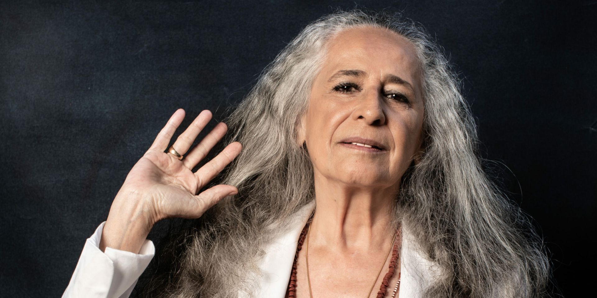 Maria Bethânia completa 80 anos e tem trajetória celebrada em levantamento do Ecad