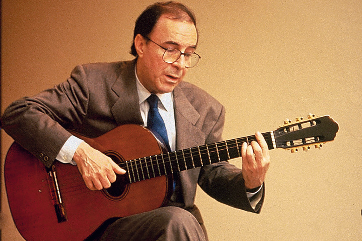 João Gilberto: a voz que revolucionou a música brasileira