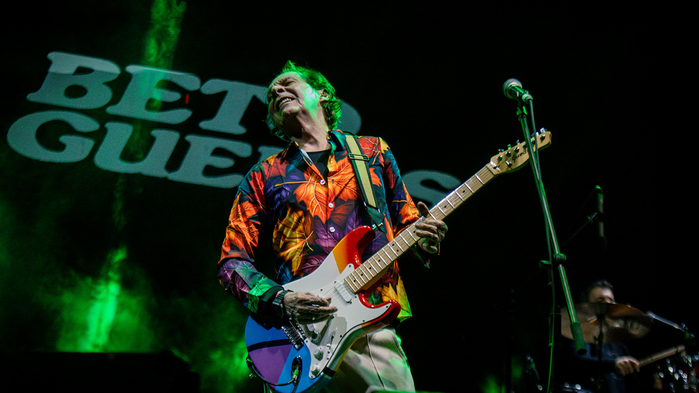 Aos 75 anos, Beto Guedes celebra uma trajetória marcada por clássicos da música brasileira